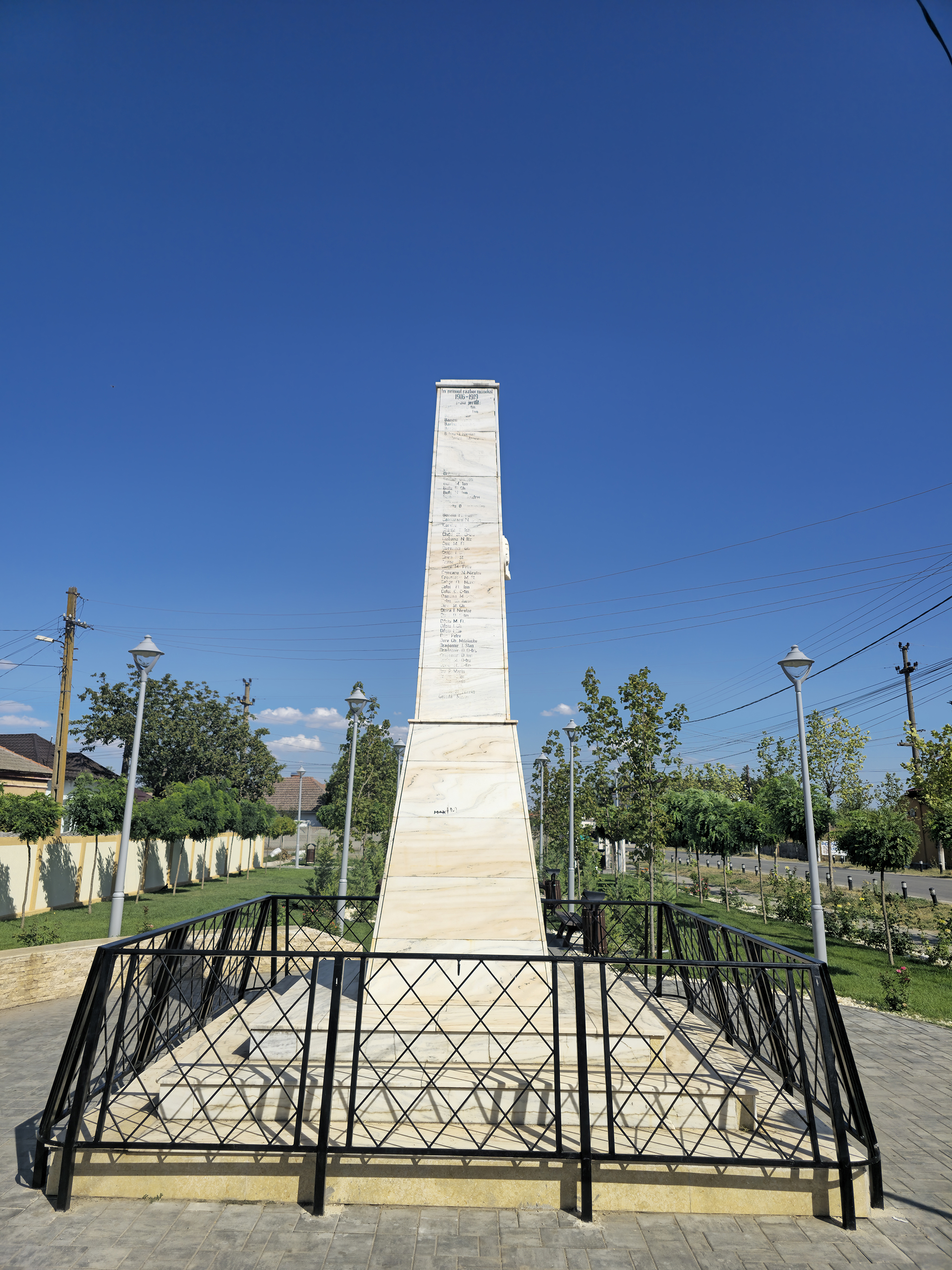 Monumentul Eroilor (2).jpg
